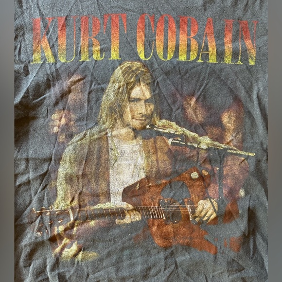 NWT Distressed Kurt Cobain T-shirt size small Nirvana 🎸 - Picture 2 of 8